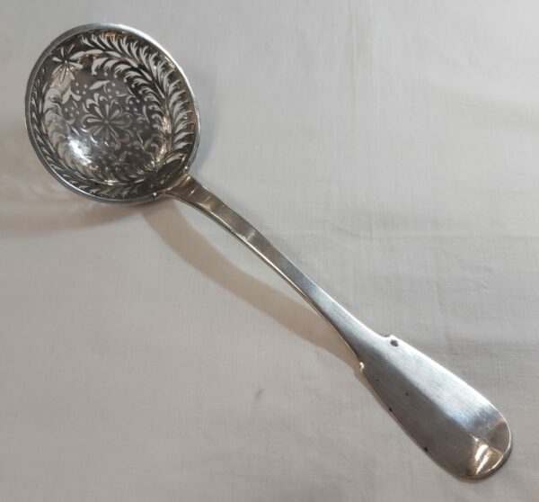 Saupoudreuse uniplat argent Paris 1809/18