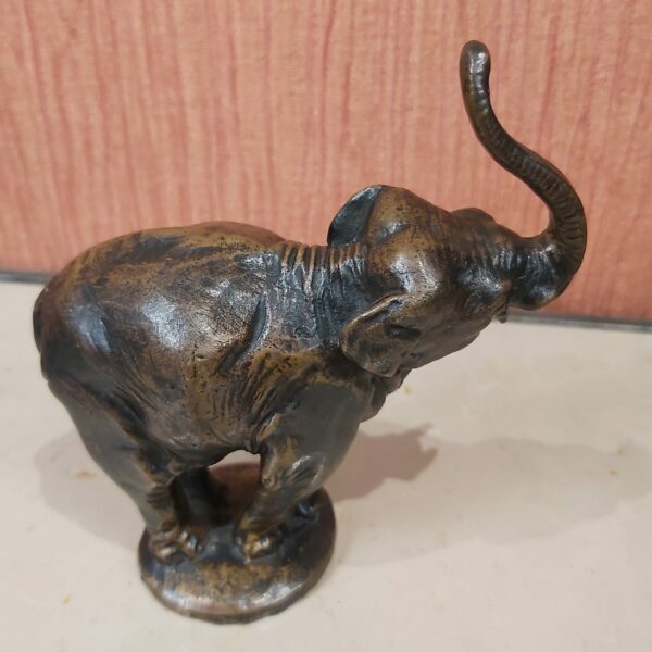 Eléphant trompe en l'air bronze signé – Image 2