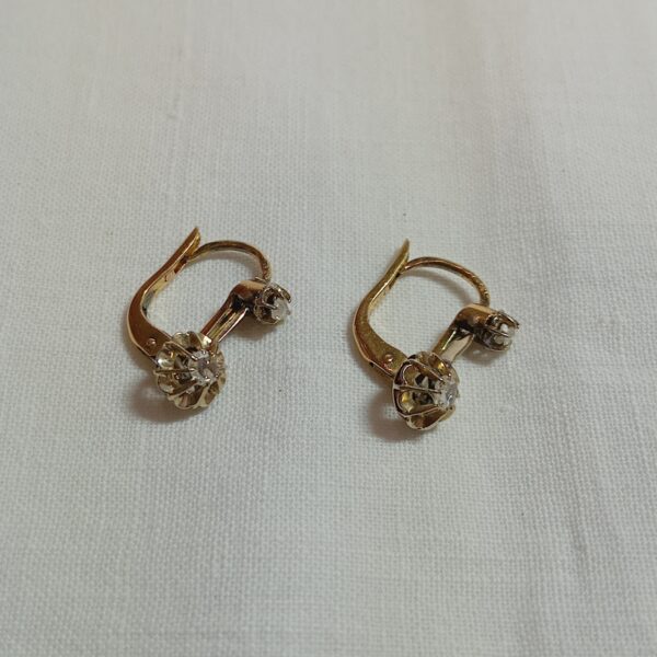 Boucles d'oreille dormeuses or jaune diamants – Image 3