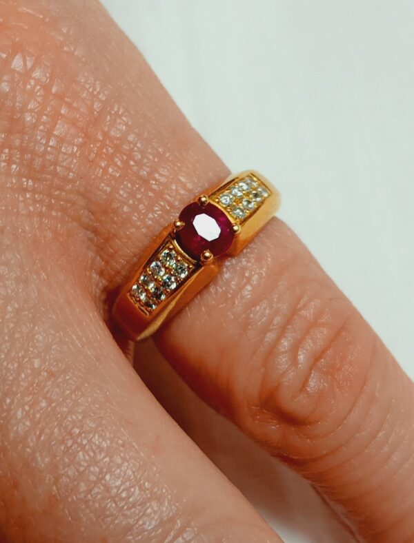 Bague jonc rubis diamants or jaune – Image 2