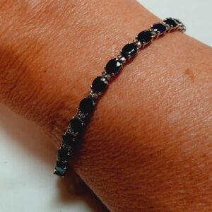 Bracelet ligne or gris saphirs diamants