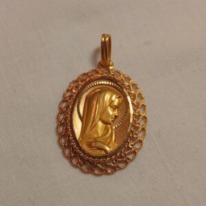 Médaille Vierge ovale ajourée or 18 carats