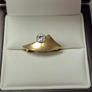 Bague asymétrique or jaune diamant